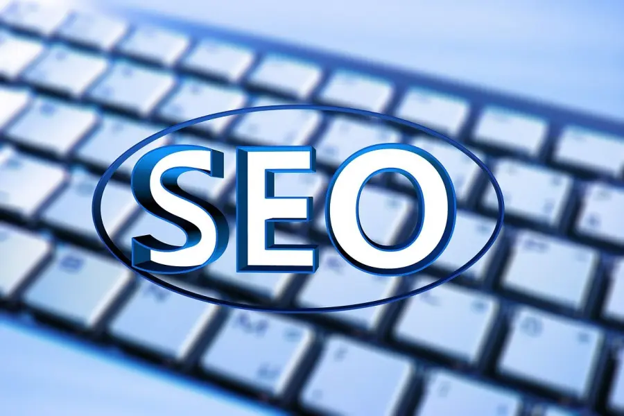 SEO conversazionale: l'importanza nell'era dell'IA e degli assistenti vocali